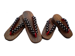 pair GETA for women and kids, dot pattern